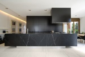 black-modern-kitchen-with-marble