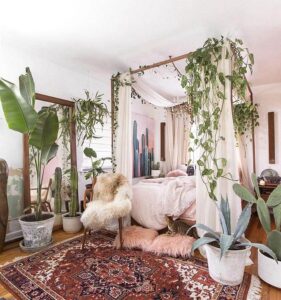 boho-bedroom-with-four-post-bed