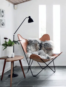 peach-cameraman-cool-reading-chairs